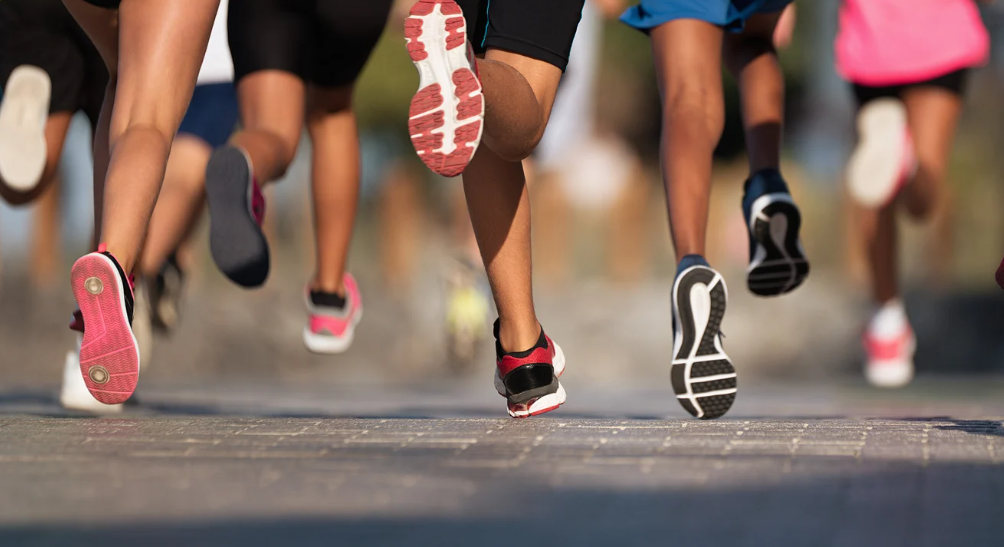 走る　マラソン　駅伝